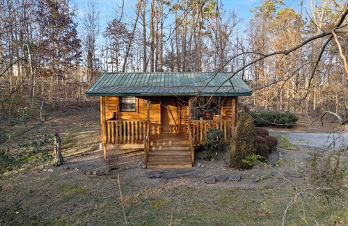 Sevierville Cabina | Hermosa, asequible, cabaña cerca de Pigeon Forge para parejas.