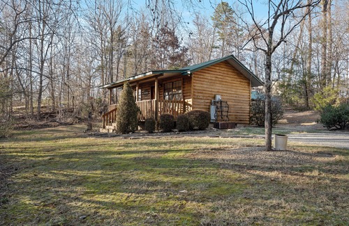 Sevierville Cabina | Hermosa, asequible, cabaña cerca de Pigeon Forge para parejas.