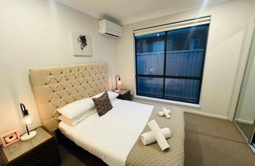 Austral Casa | Beautiful Air Austral with AC and built-in wardrobe