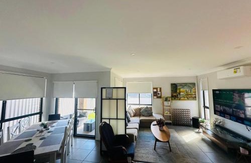 Austral Casa | Beautiful Air Austral with AC and built-in wardrobe