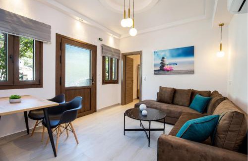 Aliki Casa | Beautiful Alice Luxury Suites