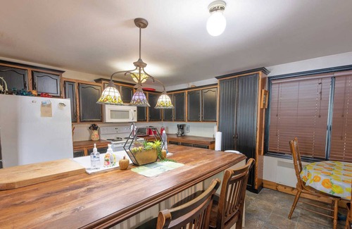 Moonbeam Cabaña | Beautiful All Season Cottage on Remi Lake