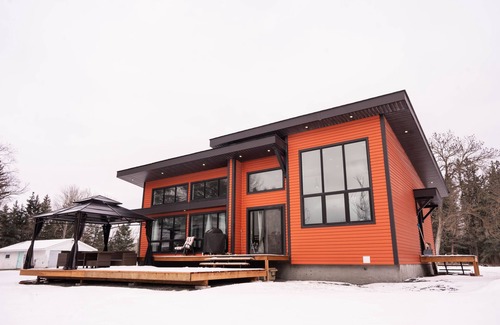 Reynolds Cabina | Beautiful and Bright Riverfront Cabin