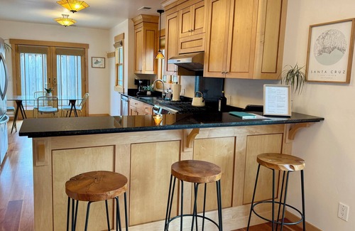 Bananna Belt Casa | Beautiful and Clean 1920s Seabright Retreat - Perfect Central Location