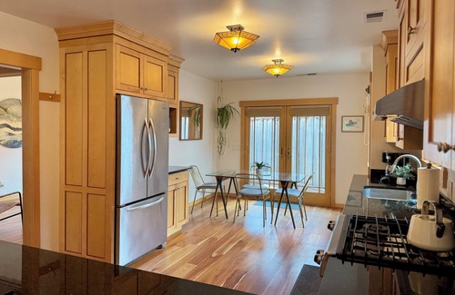 Bananna Belt Casa | Beautiful and Clean 1920s Seabright Retreat - Perfect Central Location
