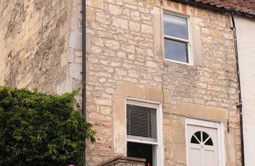 Batheaston Cabaña | Beautiful and cosy 2-bedroom (sleeps 5) cottage close to heritage city Bath Spa