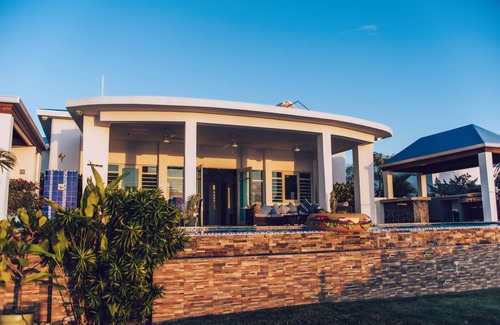 Borinquen Casa | HERMOSA Y ELEGANTE 5 hab CASA FRENTE AL MAR CON ACCESO DIRECTO A LA MAR