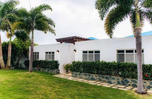 Borinquen Casa | HERMOSA Y ELEGANTE 5 hab CASA FRENTE AL MAR CON ACCESO DIRECTO A LA MAR