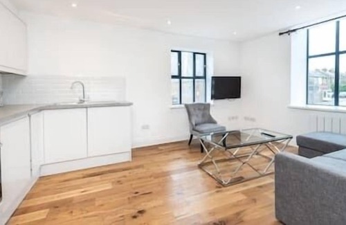 Uxbridge North Condominio | Apartamento luminoso y grande (BRC)