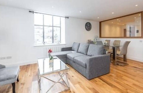 Uxbridge North Condominio | Apartamento luminoso y grande (BRC)