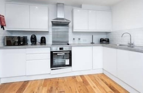 Uxbridge North Condominio | Apartamento luminoso y grande (BRC)