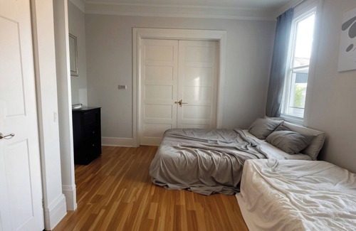 Norfolk Casa | Beautiful and Pet Friendly 3-bedroom house Near Zoo