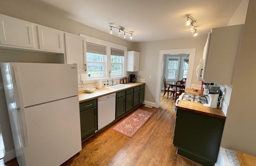 Anderson Casa | Beautiful and Relaxing 3 Bedroom Bungalow Home, Perfect for a Weekend Getaway