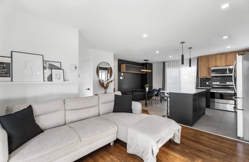Lafleche Casa | Beautiful and renovated house near Montreal and next to everything you need
