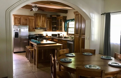 Playa Grande Casa | Casa segura con piscina cerca de la playa - $ 195 / noche especial de último minuto !!!
