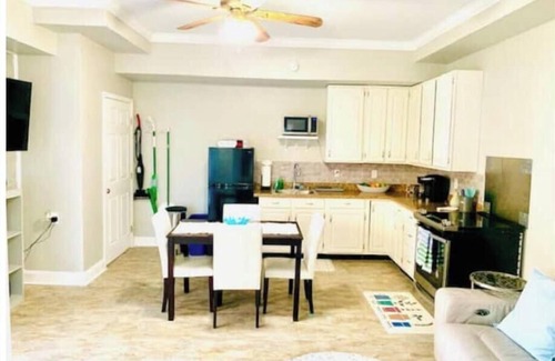 Charlotte Apartamento | Beautiful and serene private basement apartment