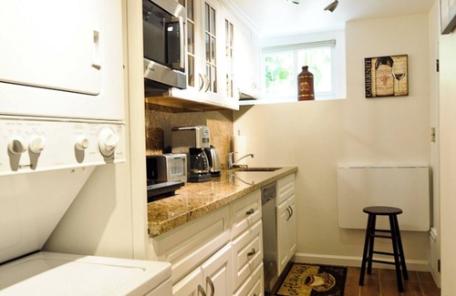 Monterey Heights Apartamento | Beautiful and spacious Mediterranean style private studio