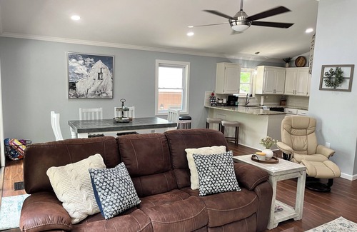 Hot Springs Village Casa | Beautiful and Spacious Lake Front Home. Golf, Kayaks, Minutes from Hot Springs!