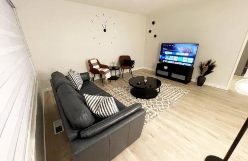 East Kildonan Casa | Beautiful and Spacious 3 BDR 3 Beds Home