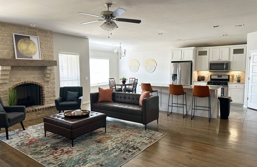 Tulsa Casa | Beautiful and spacious 3 bedroom, 2 bathroom home w/perfect central location!