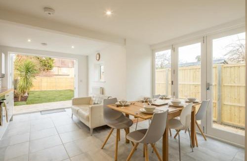 Cambridge Casa | Beautiful and Spacious Cambridge Home with Free Parking & Garden!