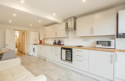 Cambridge Casa | Beautiful and Spacious Cambridge Home with Free Parking & Garden!