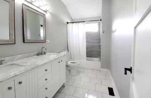 Fox Valley Casa | Beautiful and Spacious Home in Aurora