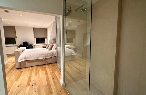 Chelsea Riverside Casa | Beautiful and spacious room in Chelsea
