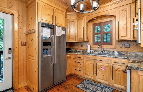 Six Mile Casa | Beautiful and spacious home near Warpath Landing with hot tub and dock!