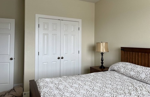 Rockrimmon Casa | Beautiful and quiet townhouse in Rockrimmon area!