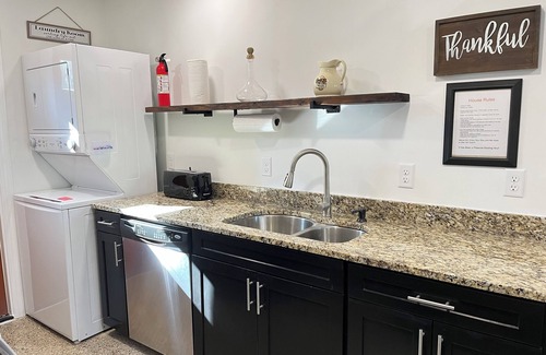 Griffin Heights Casa | Beautiful and Very Clean Remodel! Close to FSU, Down Town Area and Restaurants