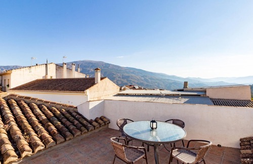 Pinos del Valle Villa | Preciosa Casa Andaluza con piscina barbacoa