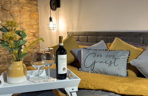 Northampton Apartamento | Beautiful Annex in Old Barn with King Size Bed, Ensuite, Kitchen and Dining Area
