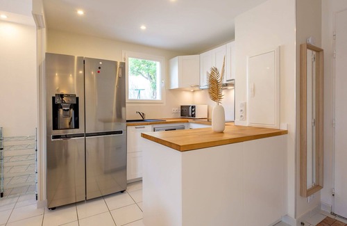 La Rouviere Apartamento | Hermoso apartamento para 8 personas con A/C, WIFI, piscina, TV y patio