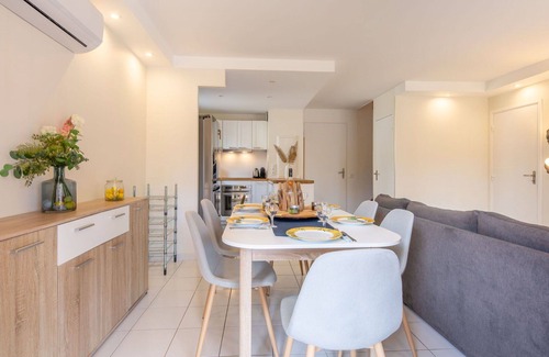 La Rouviere Apartamento | Hermoso apartamento para 8 personas con A/C, WIFI, piscina, TV y patio