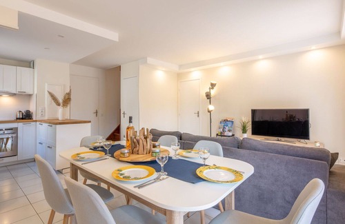 La Rouviere Apartamento | Hermoso apartamento para 8 personas con A/C, WIFI, piscina, TV y patio