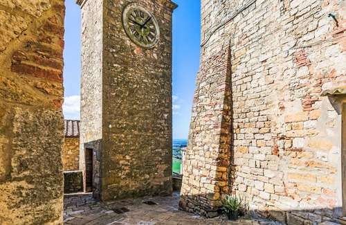 Casale Marittimo Apartamento | Acogedor apartamento para 6 personas con WIFI, piscina, TV, patio, mascotas permitida y aparcamiento