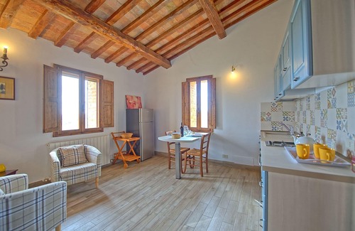 Monteroni d'Arbia Apartamento | Hermoso apartamento con WIFI, piscina, vista panorámica y aparcamiento, cerca de Siena