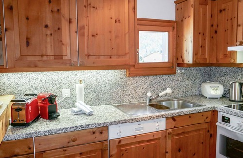 Sils-Maria Apartamento | Bonito apartamento para 4 personas con WIFI, TV, balcón, mascotas permitida y aparcamiento