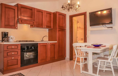Skrbcici Apartamento | Bonito apartamento para 6 personas con WIFI, A/C, TV, patio y aparcamiento