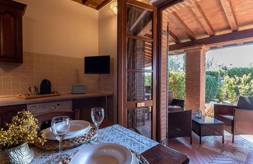 La Pesta Casa | Acogedor apartamento en villa para 2 personas con A/C, WIFI, TV, terraza y mascotas permitida