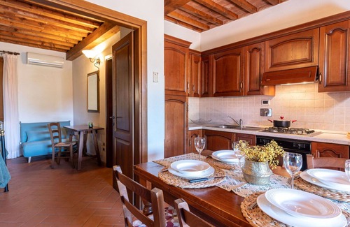 La Pesta Casa | Acogedor apartamento en villa para 2 personas con A/C, WIFI, TV, terraza y mascotas permitida
