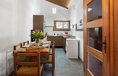Mesocco Apartamento | Precioso apartamento para 3 personas con WIFI, TV, patio, mascotas permitida y aparcamiento