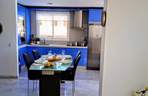 Caleta de Velez Apartamento | Beautiful apartment with sea view, pool and golf course