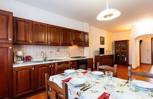 Diano Castello Apartamento | Bonito apartamento con WIFI, piscina, TV, terraza, mascotas permitida y aparcamiento