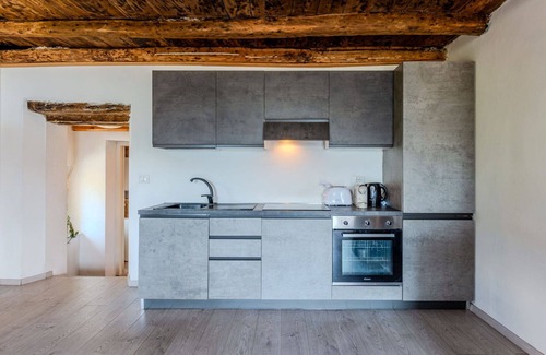 Dosso del Liro Apartamento | Acogedor apartamento para 2 personas con WIFI, TV, balcón, mascotas permitida y aparcamiento