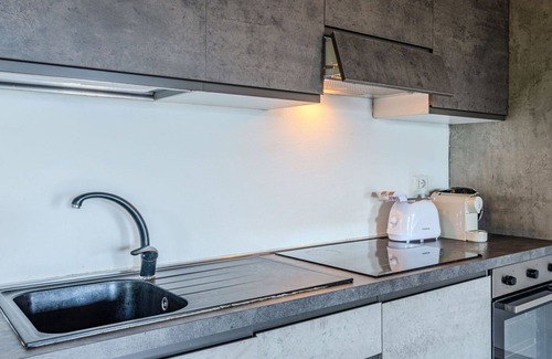 Dosso del Liro Apartamento | Acogedor apartamento para 2 personas con WIFI, TV, balcón, mascotas permitida y aparcamiento