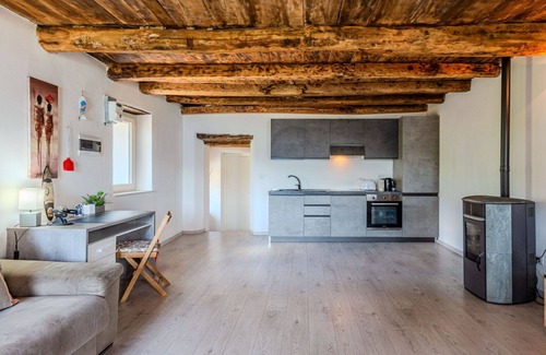 Dosso del Liro Apartamento | Acogedor apartamento para 2 personas con WIFI, TV, balcón, mascotas permitida y aparcamiento