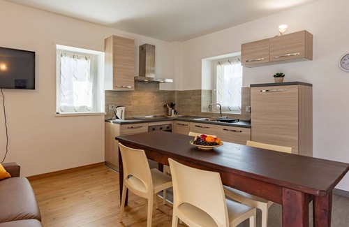 Novate Mezzola Apartamento | Precioso apartamento para 5 personas con WIFI, TV, balcón y aparcamiento