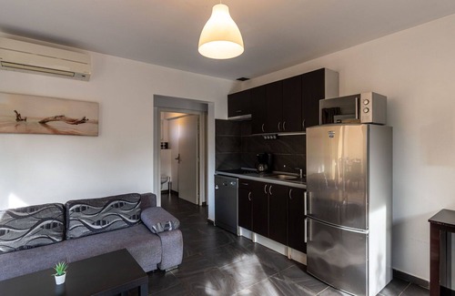Favone Apartamento | Precioso apartamento con WIFI, A/C, piscina, TV, terraza, mascotas permitida y aparcamiento